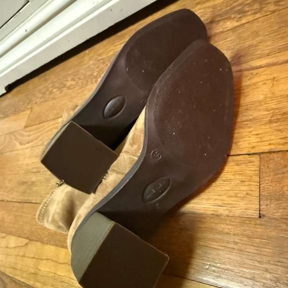 Anne Klein Tan Suede Ankle Boots NWOT - Picture 2 of 5